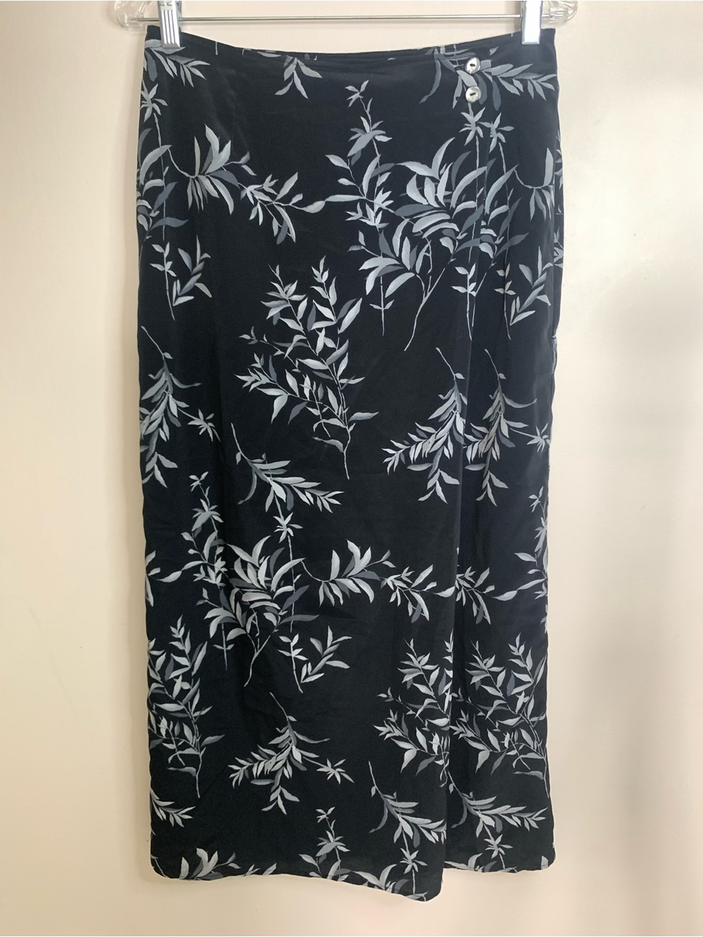 Gloria Vanderbilt Faux Wrap Black Maxi Skirt with White Leaf Print